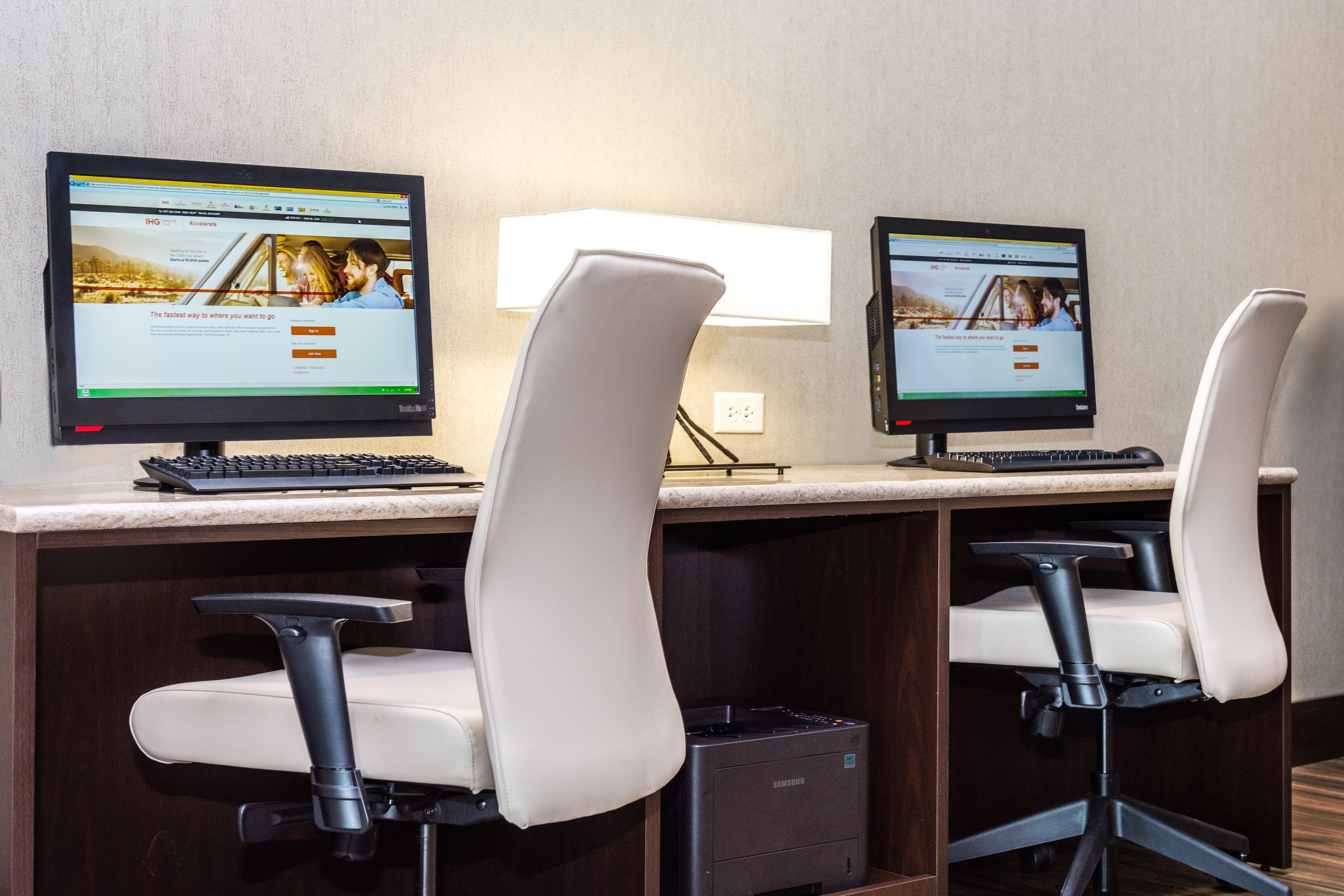 Holiday Inn Lexington - Hamburg By Ihg Bagian luar foto